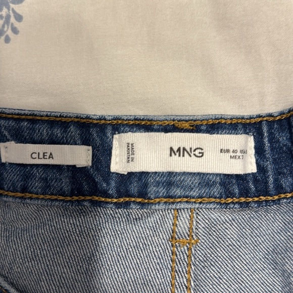 Jean shorts, patch pockets. - Picture 2 of 4